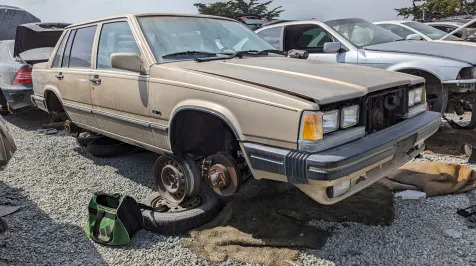 <h6><u>Junked 1987 Volvo 760 GLE Sedan</u></h6>